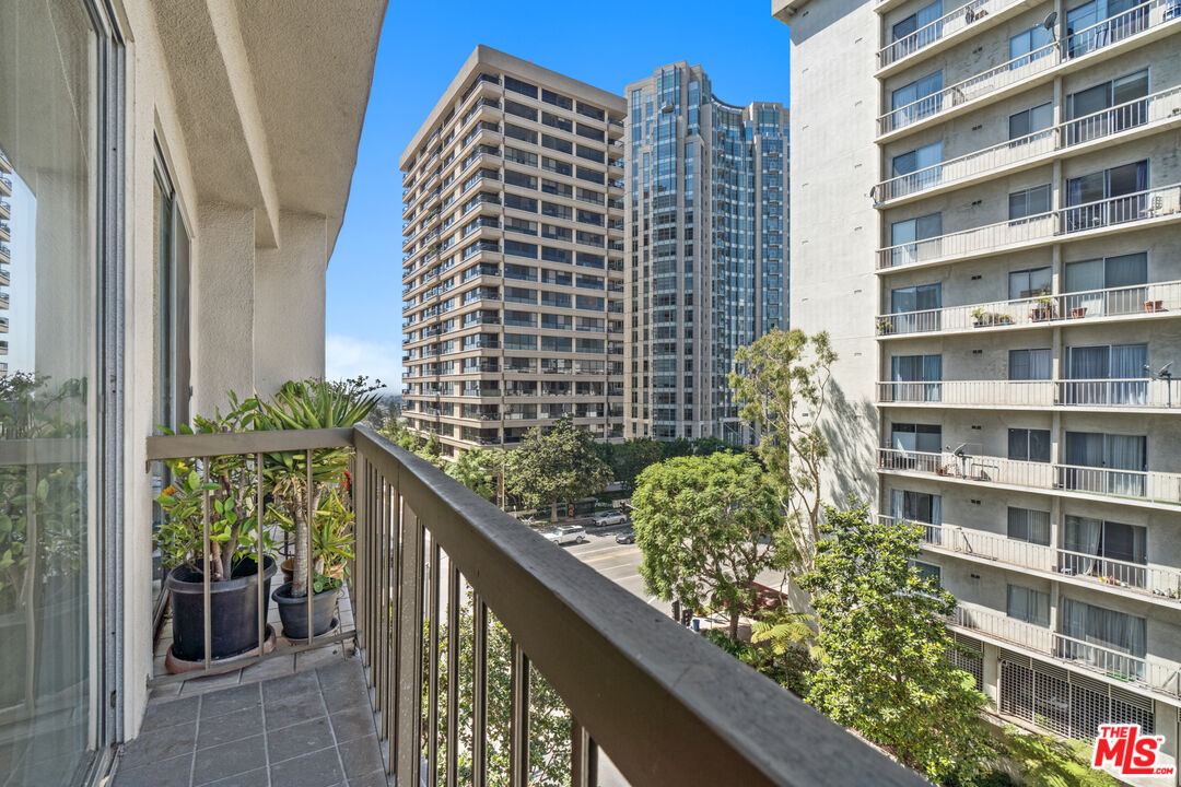 10747 Wilshire Boulevard, Unit 805 Los Angeles, CA 90024 - Photo 14 of 14 a balcony with view of outdoor space