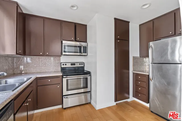 $3,550 | 10747 Wilshire Boulevard, Unit 805, Los Angeles, CA 90024