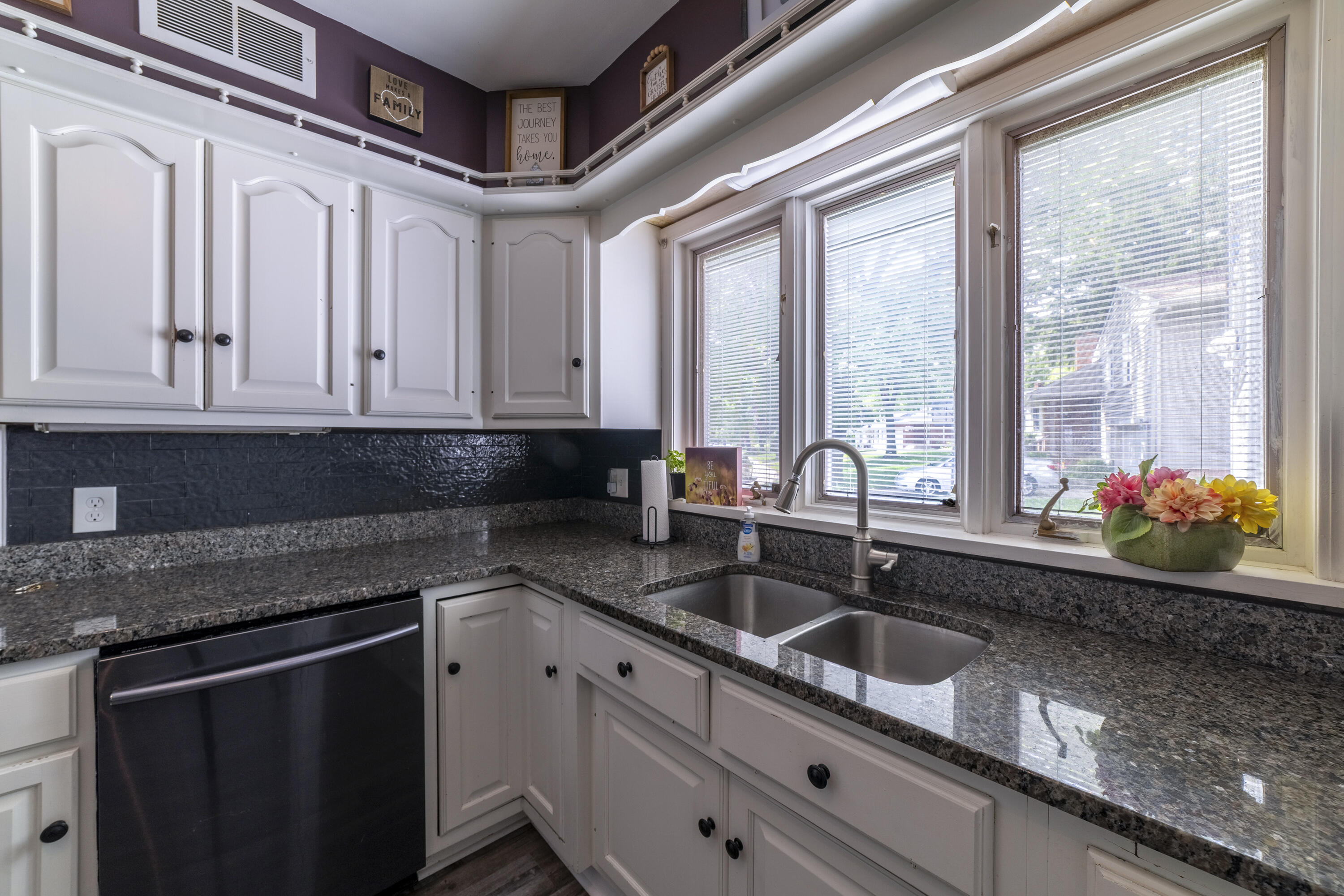 2329 Ridgewood Street Highland, IN 46322 - Photo 11 of 69 3000x2001