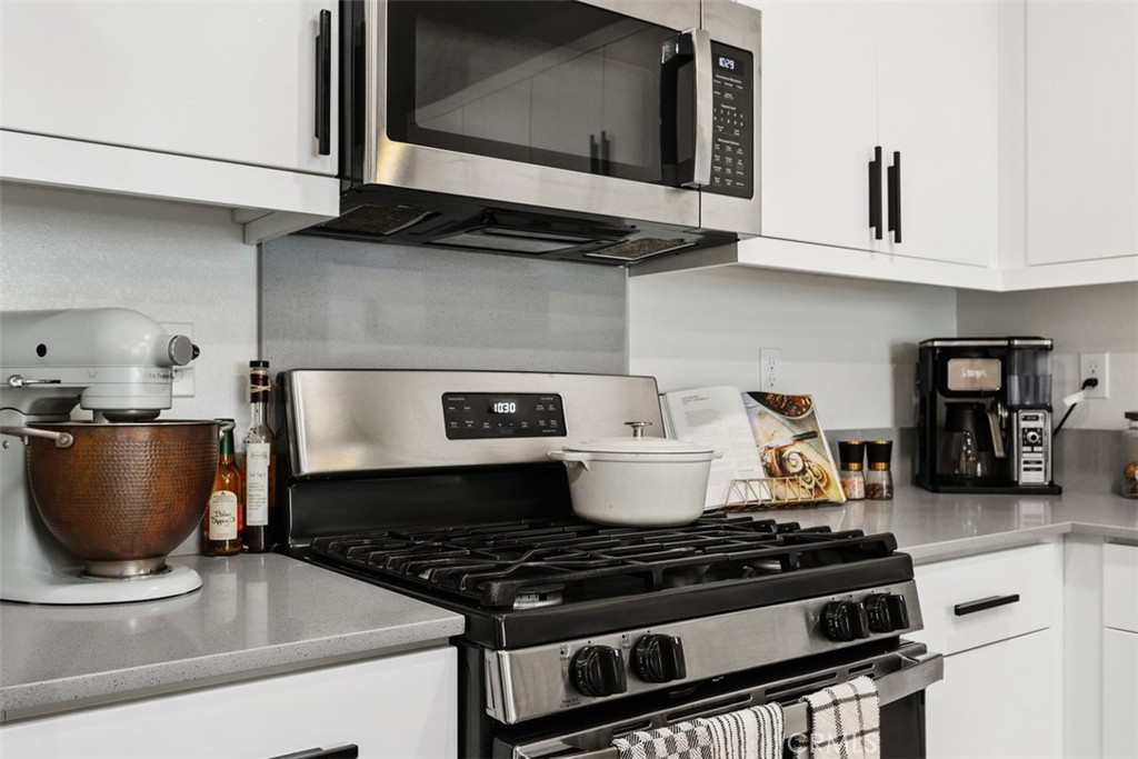 344 Zest Lane Fallbrook, CA 92028 - Photo 12 of 36 a stove top oven sitting inside of a kitchen