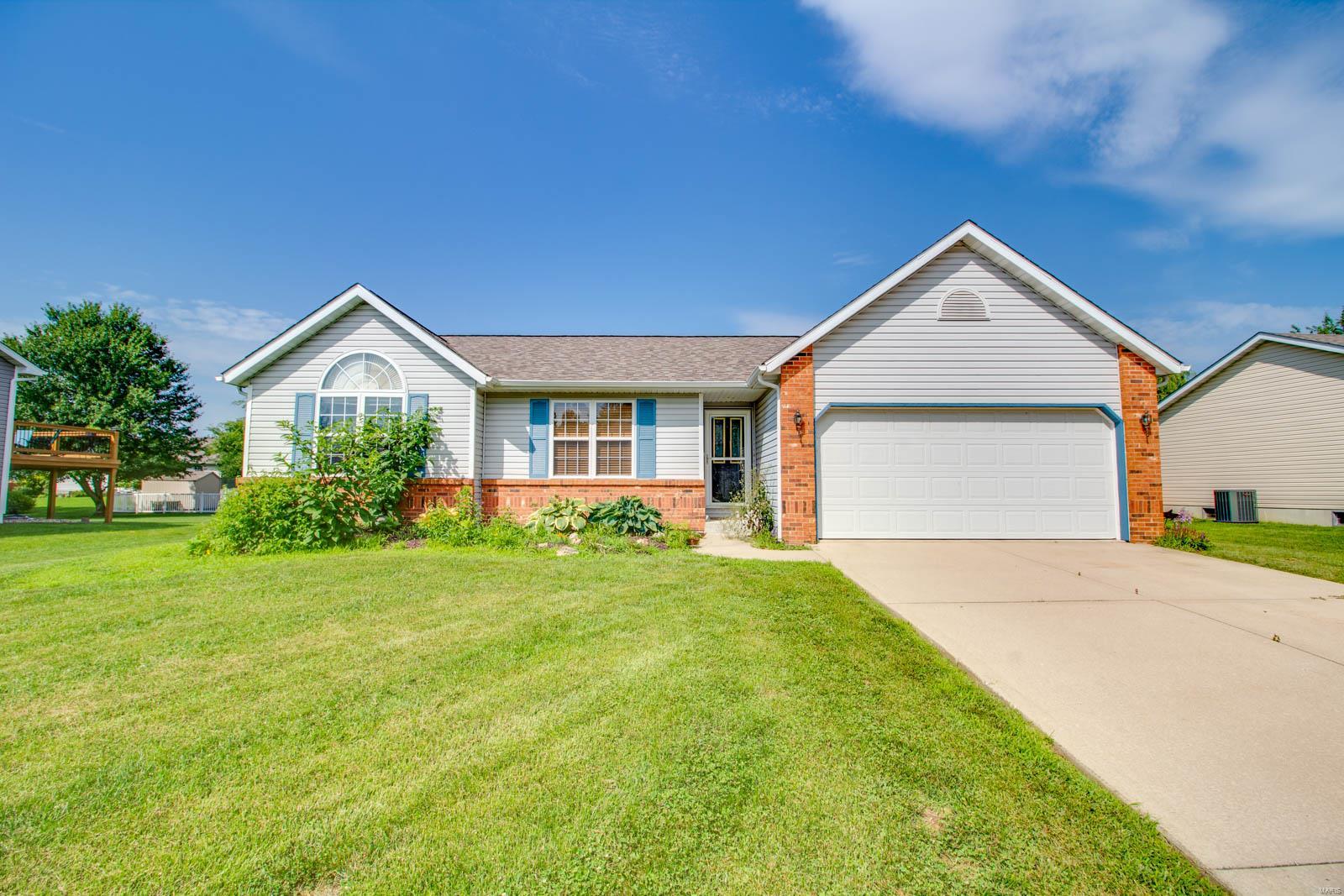 124 Ridge Drive Maryville, IL 62062 - Photo 1 of 25 Gallery Image 1