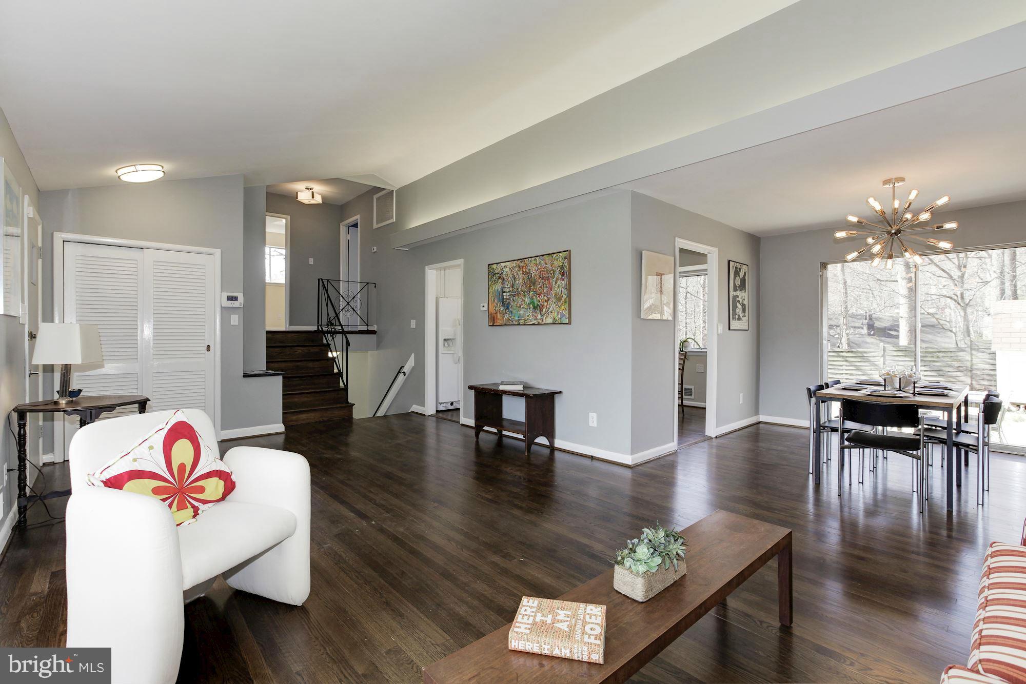 6400 Redwing Road Bethesda, MD 20817 - Photo 8 of 30 Living Room