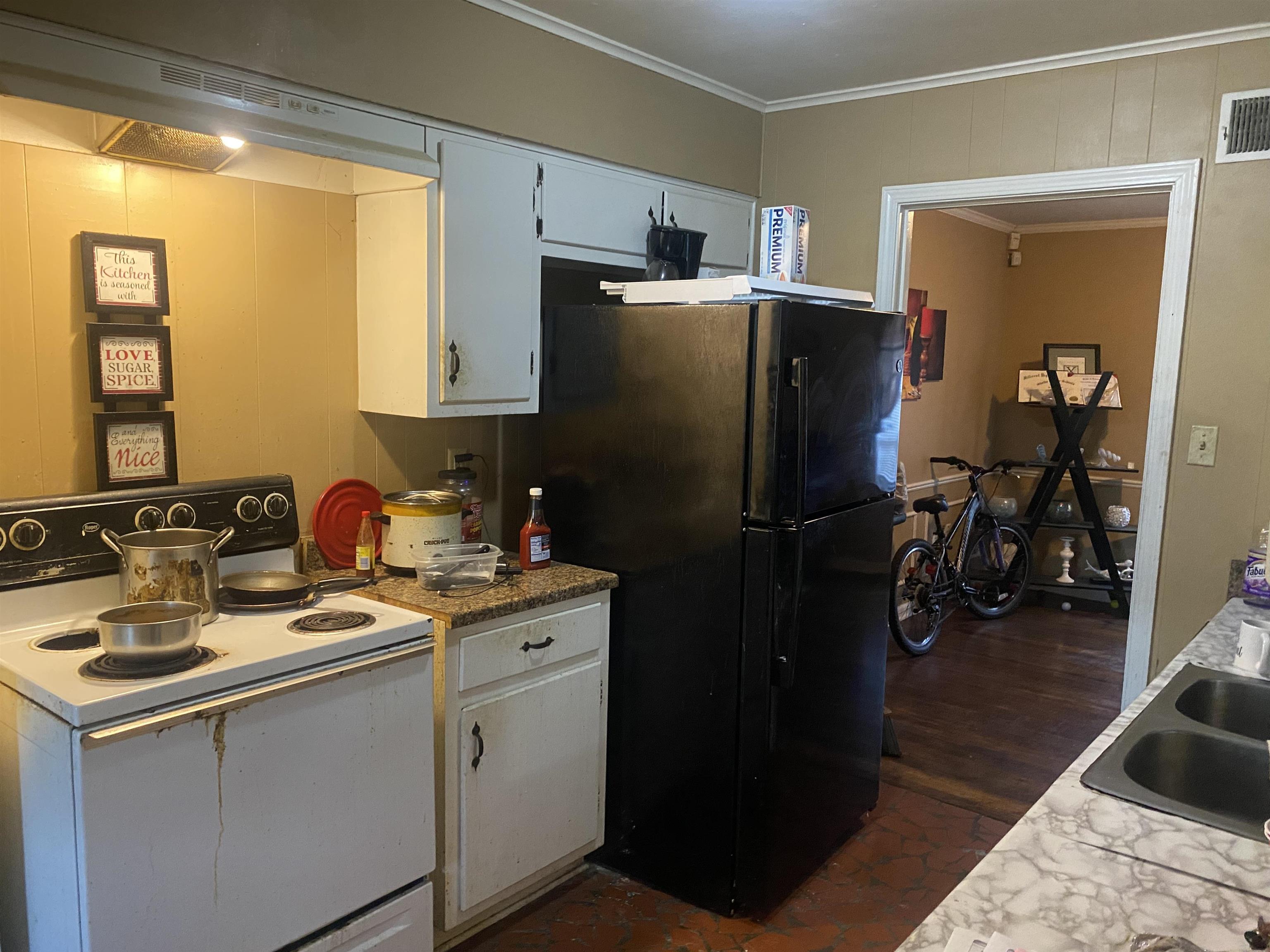 5466 Cottonwood Road Memphis, TN 38115 - Photo 7 of 16 a kitchen with a sink appliances and cabinets