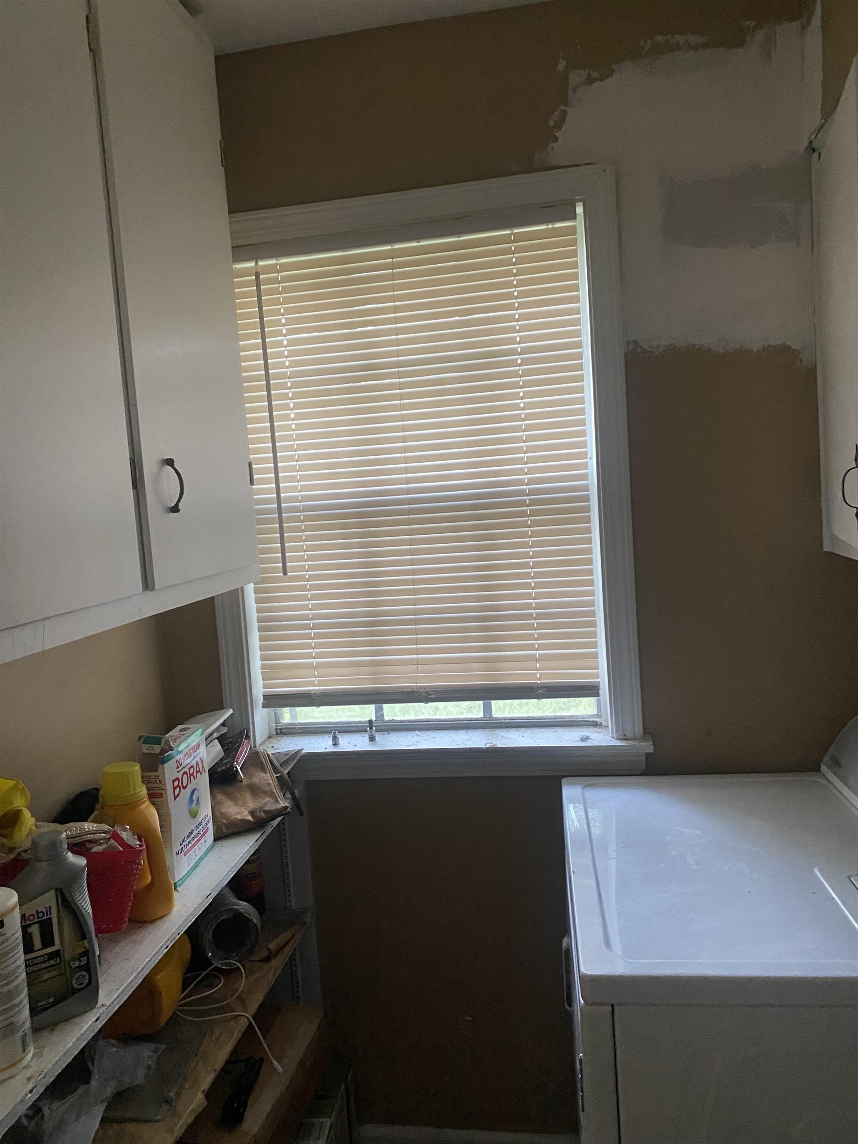5466 Cottonwood Road Memphis, TN 38115 - Photo 8 of 16 a room with a window