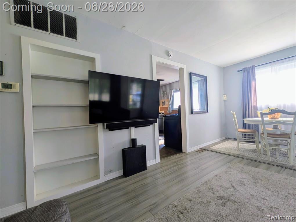 4456 East Coldwater Road Flint, MI 48506 - Photo 9 of 35