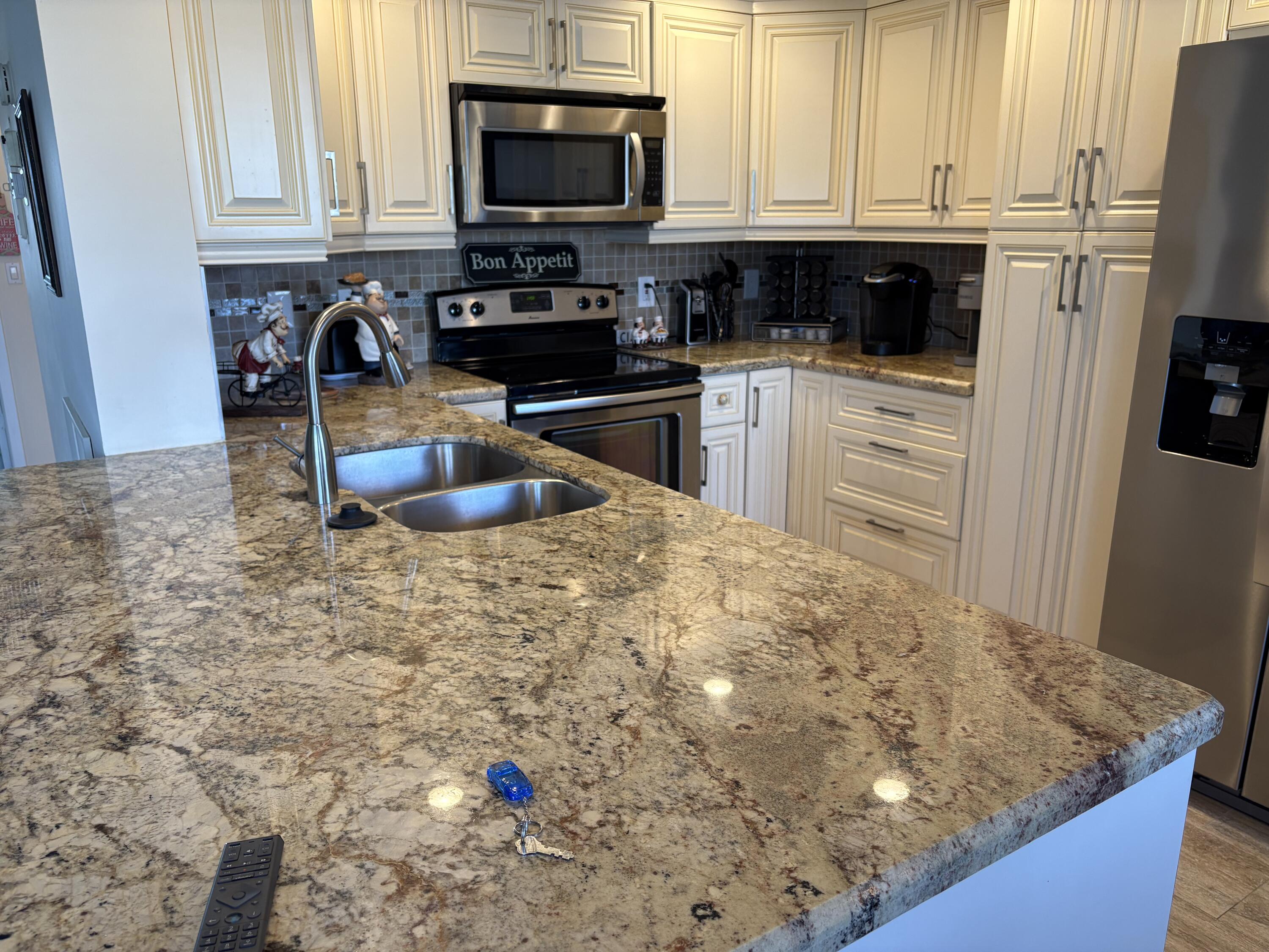 2024 Rexford B, Unit 2024B Boca Raton, FL 33434 - Photo 2 of 27 IMG_2443