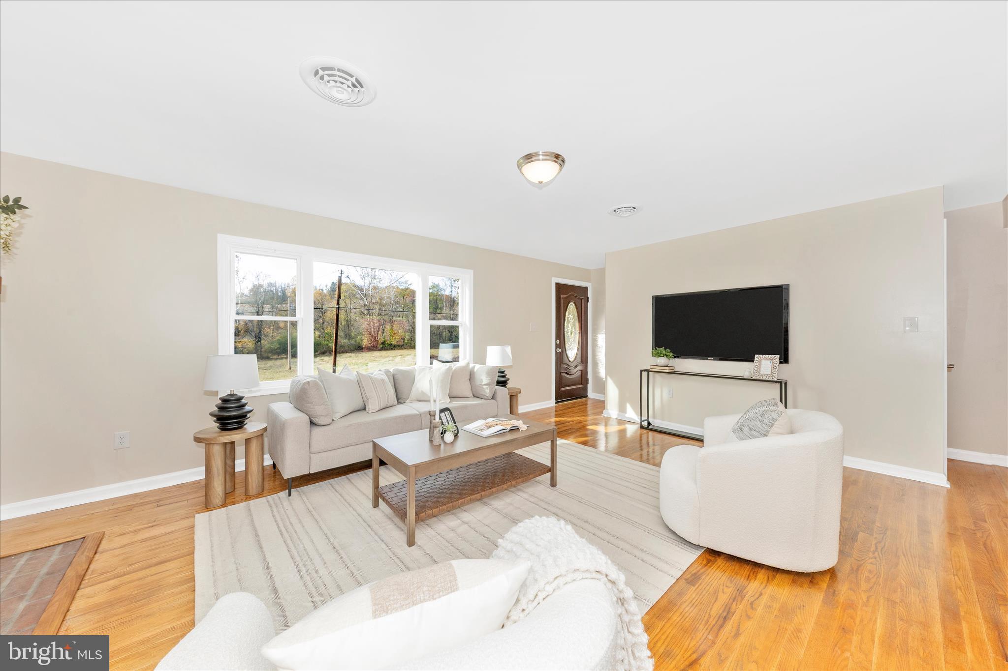 2802 Monument Road Myersville, MD 21773 - Photo 6 of 52 Living Room