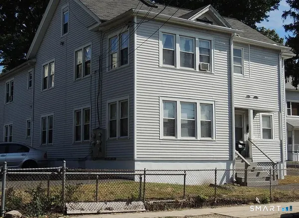 $1,300 | 1880 Seaview Avenue, Unit 3, Bridgeport, CT 06610