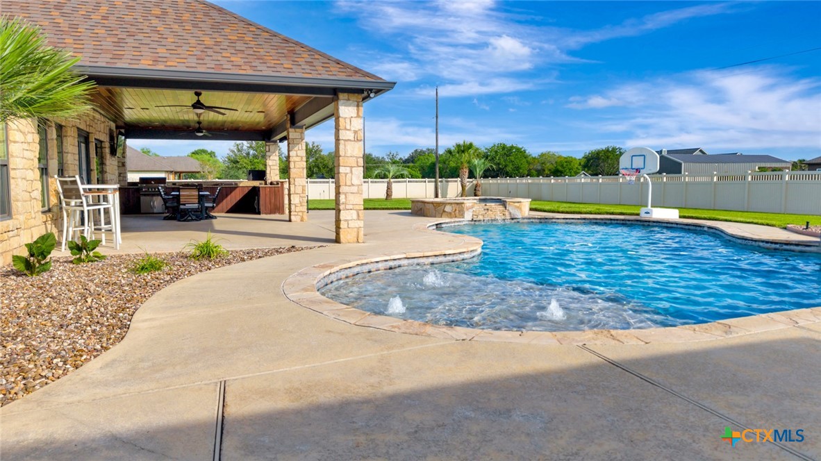 121 Spring Ridge Drive Victoria, TX 77904 - Photo 6 of 14