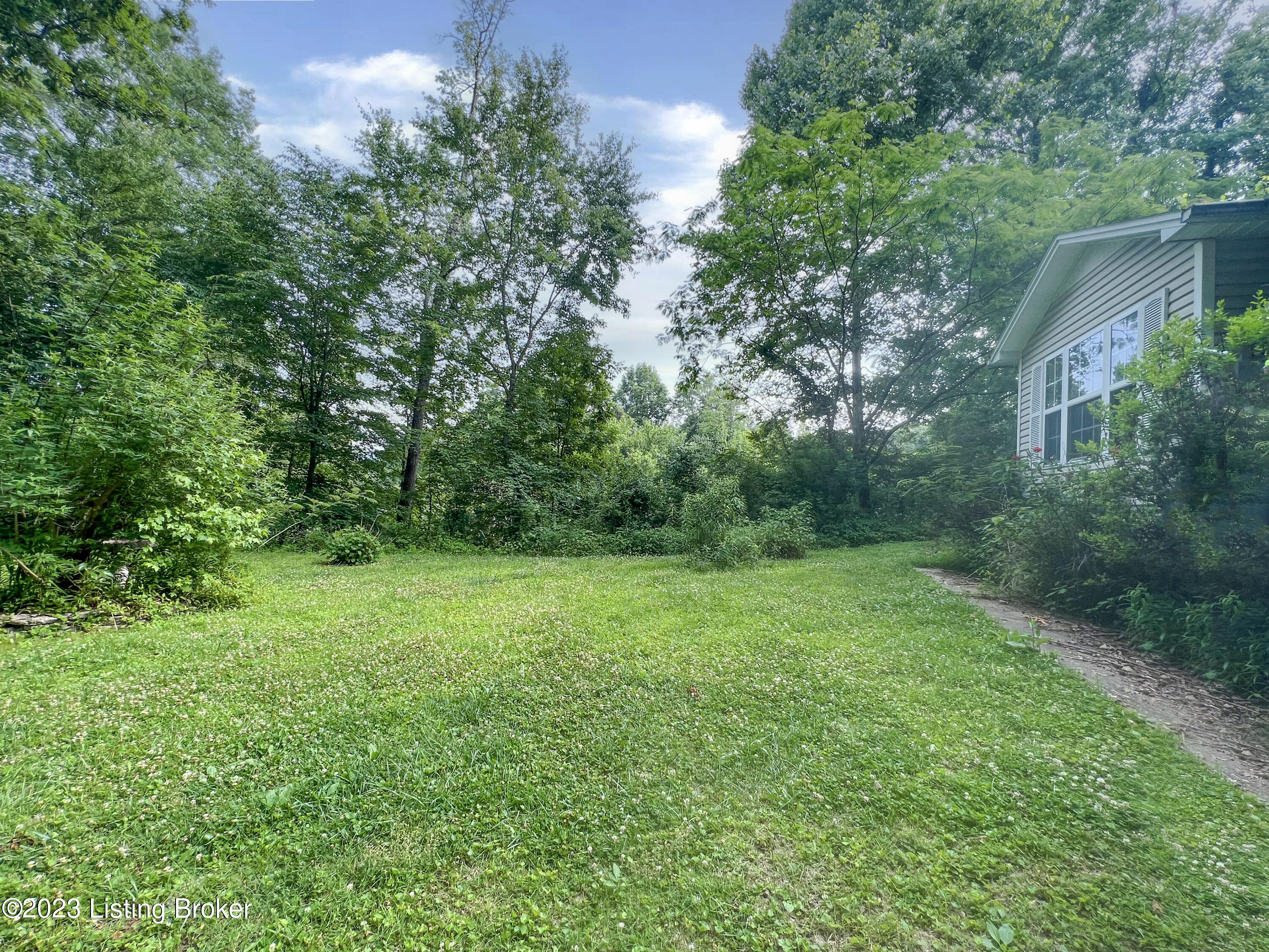 143 Dunlap Hl Loop Middlesboro, KY 40965 - Photo 11 of 11 Yard