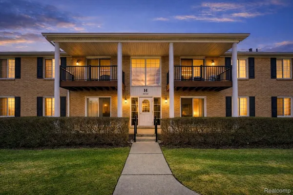 $160,000 | 34720 Huntley Drive, Unit 23, Sterling Heights, MI 48312