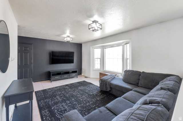2013 West 460 South Provo, UT 84601 - Photo 4 of 24 Living room