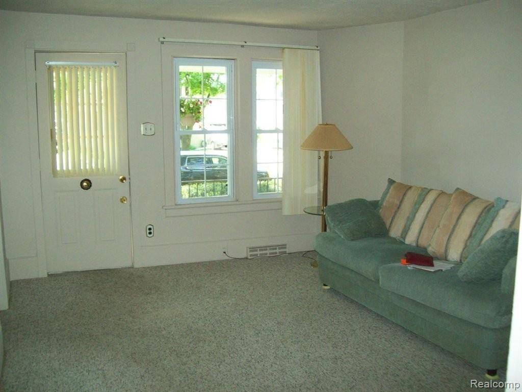 211 Riverside Drive Mount Clemens, MI 48043 - Photo 6 of 23 100_3153.JPG