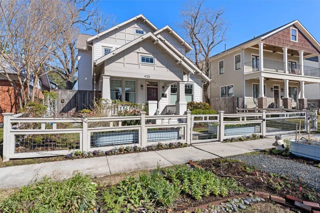 $1,699,000 | 425 Byrne Street, Houston, TX 77009