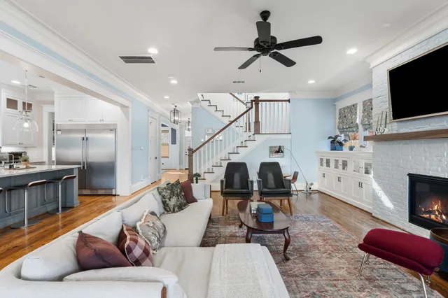 $1,699,000 | 425 Byrne Street, Houston, TX 77009