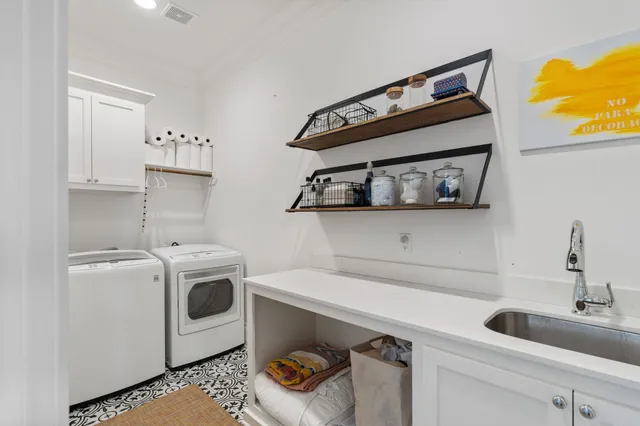 $1,699,000 | 425 Byrne Street, Houston, TX 77009