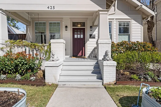 $1,699,000 | 425 Byrne Street, Houston, TX 77009