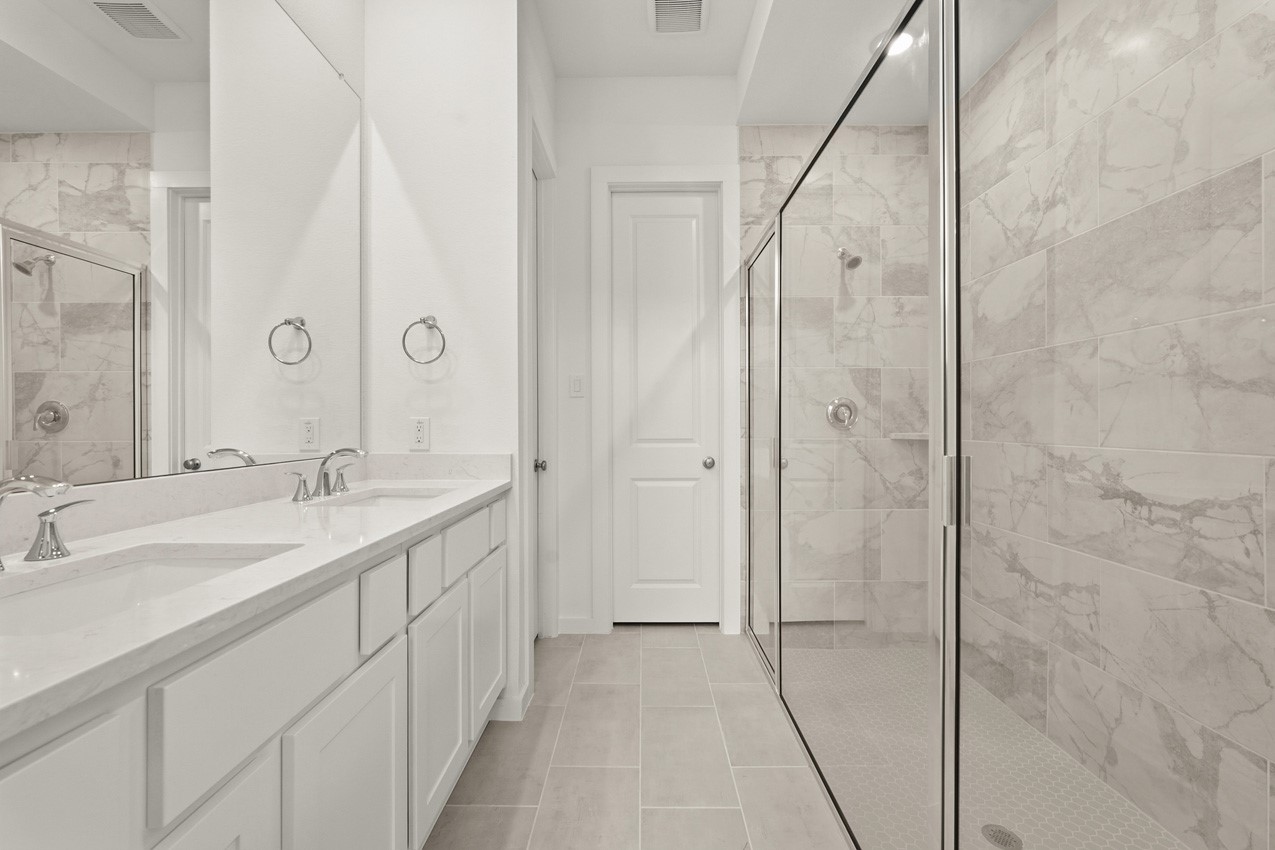 308 Fields Lane Montgomery, TX 77316 - Photo 12 of 25 Primary Bathroom