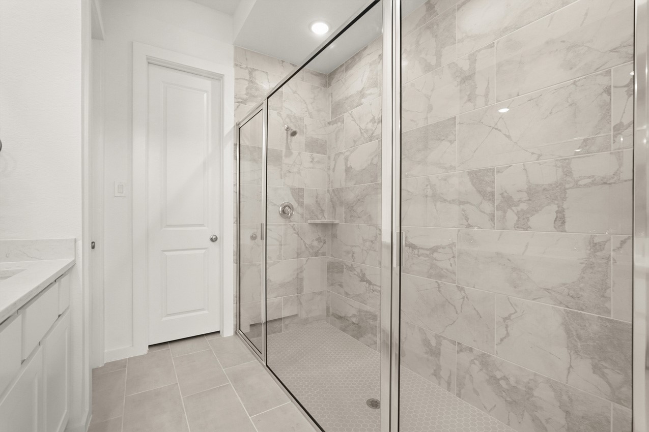 308 Fields Lane Montgomery, TX 77316 - Photo 14 of 25 Primary Bathroom