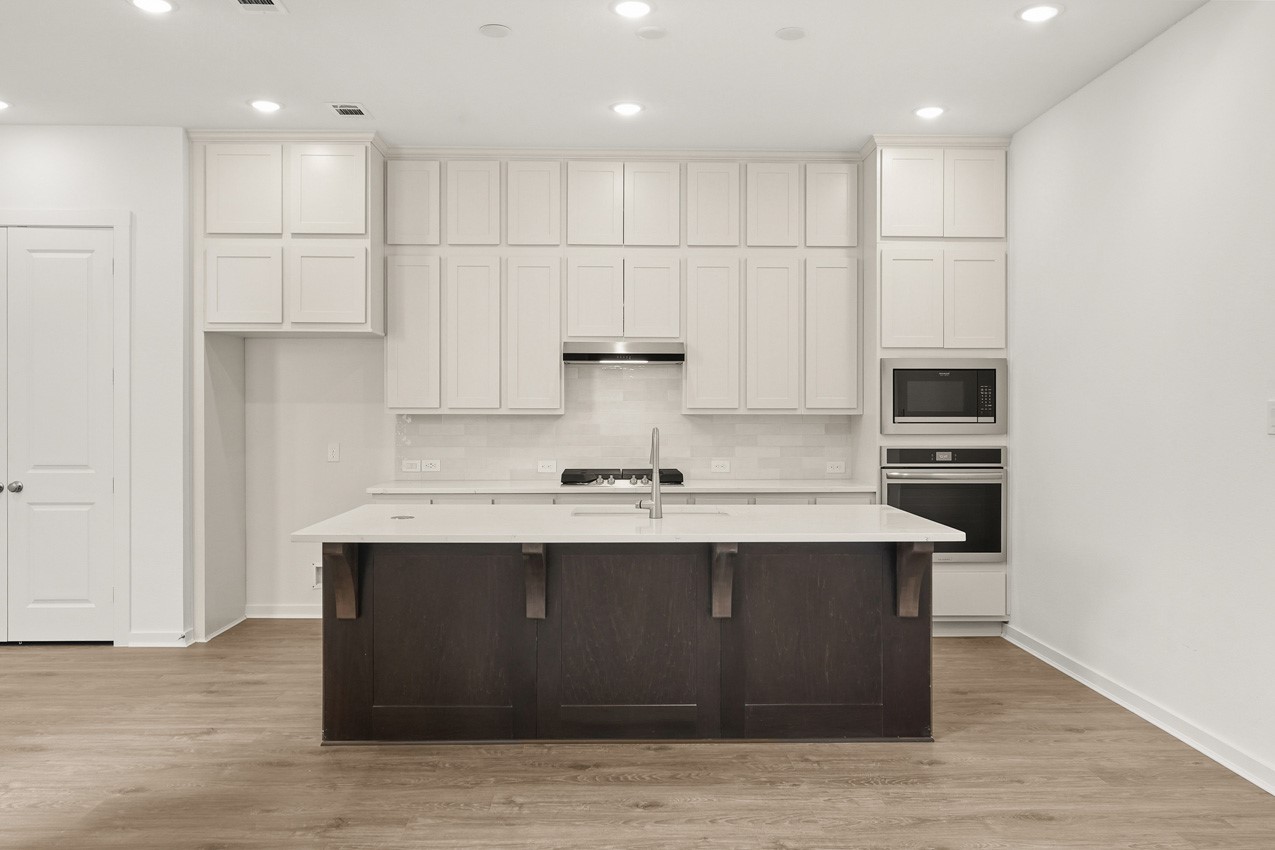 308 Fields Lane Montgomery, TX 77316 - Photo 3 of 24