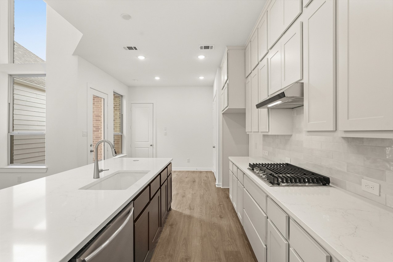 308 Fields Lane Montgomery, TX 77316 - Photo 4 of 24