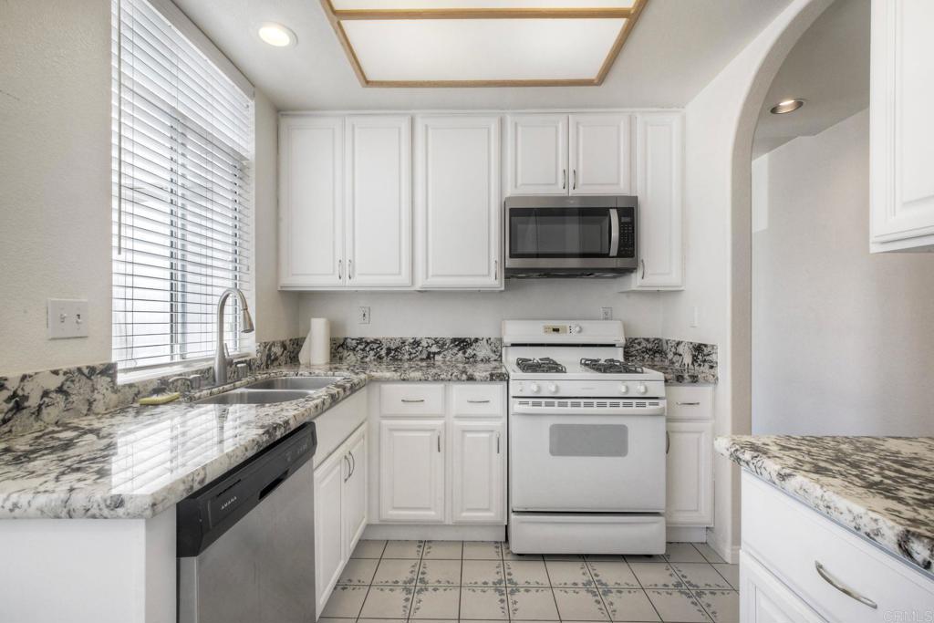 3375 Genoa Way, Unit 144 Oceanside, CA 92056 - Photo 14 of 34 Kitchen