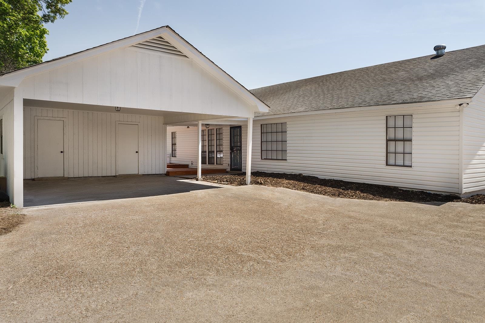 6976 Rockingham Road Memphis, TN 38125 - Photo 22 of 24 front view of a house