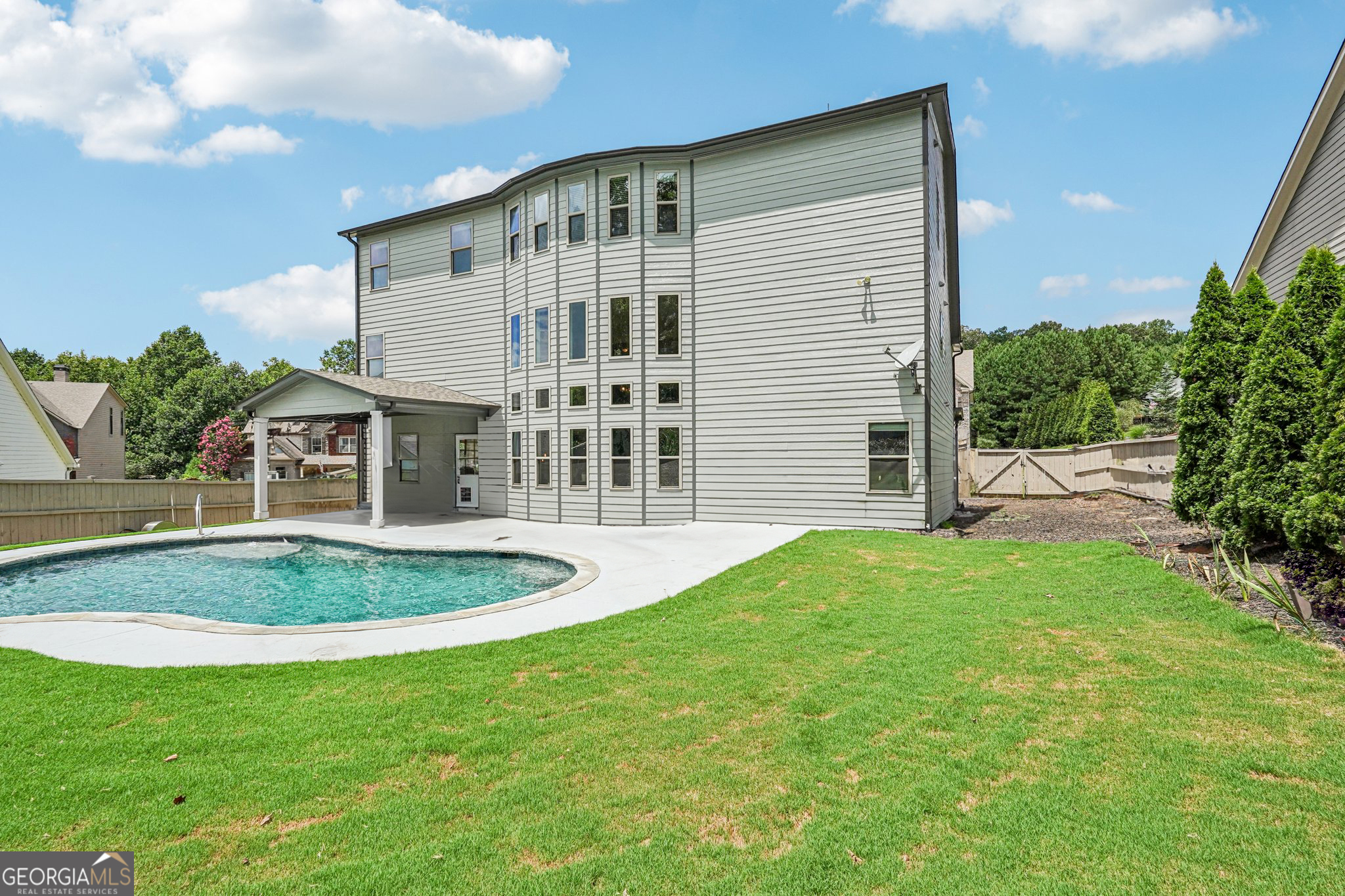 17 Lake Sydney Drive Dawsonville, GA 30534 - Photo 69 of 100 a front view of a house with a garden