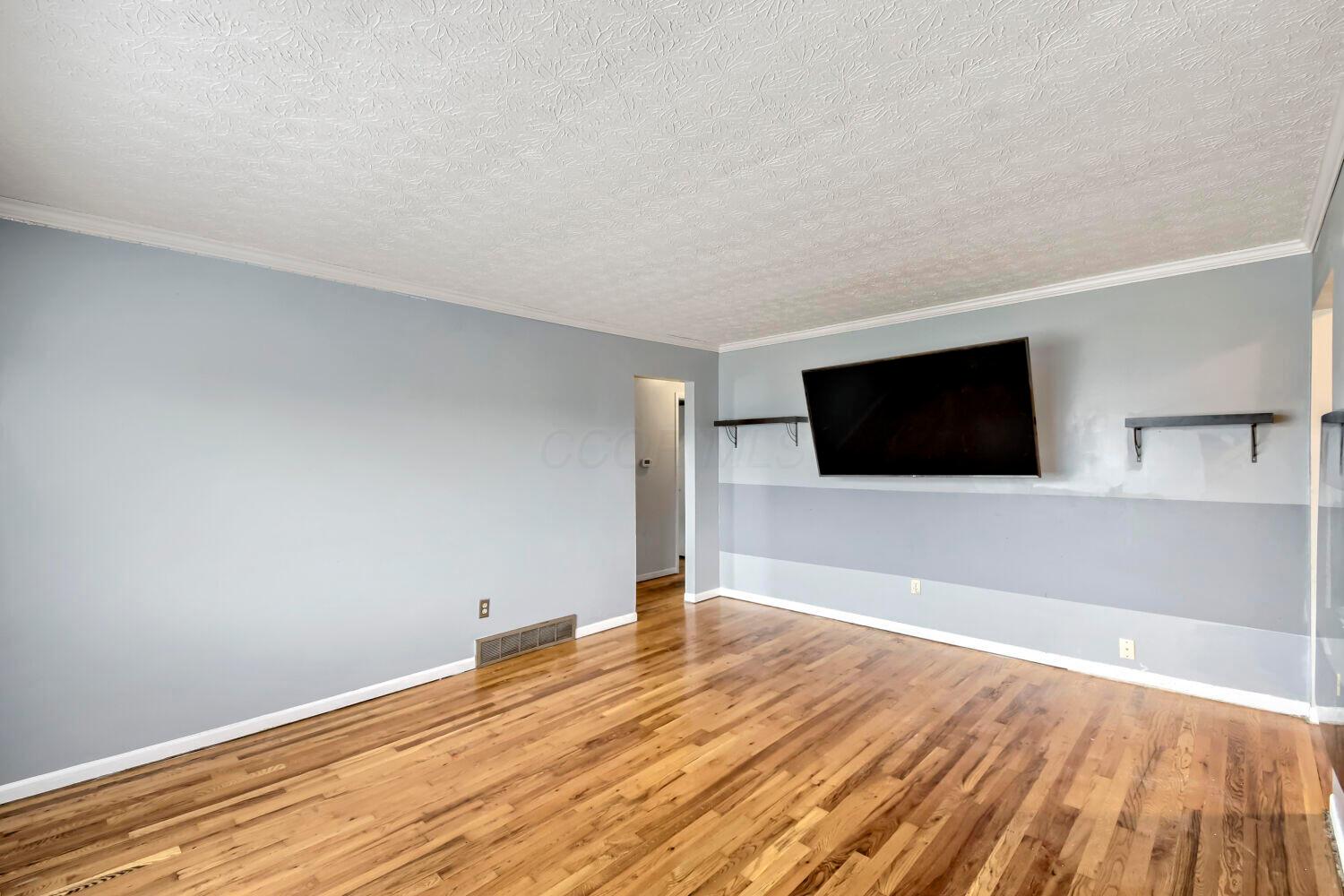 5531 Karl Road Columbus, OH 43229 - Photo 11 of 28 5531 Karl Rd - Web Quality - 011 - 11 Fa