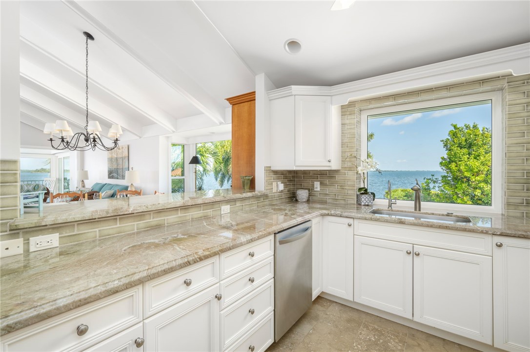 901 Bay Road, Unit 201 Vero Beach, FL 32963 - Photo 5 of 31 Gallery Image 5