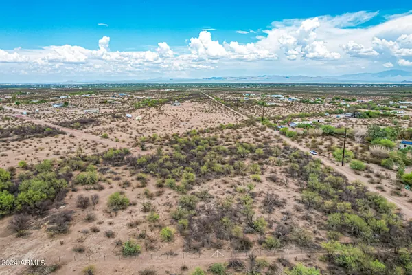 a view of a sky from a yard