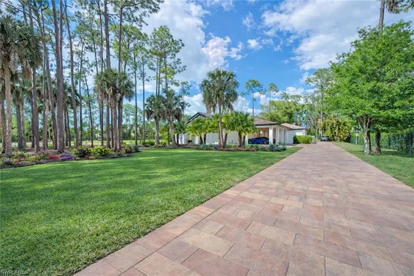 $3,700,000 | 2401 Coach House Lane, Naples, FL 34105