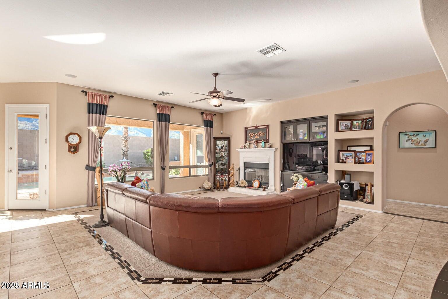 2325 West Mineral Road Phoenix, AZ 85041 - Photo 12 of 37 Open Living Room