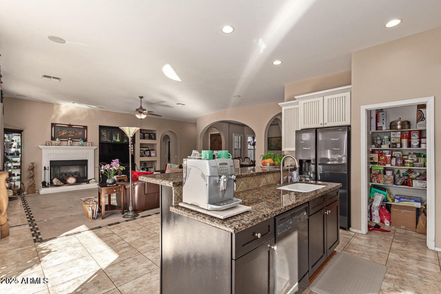 2325 West Mineral Road Phoenix, AZ 85041 - Photo 16 of 37 Kitchen & Living