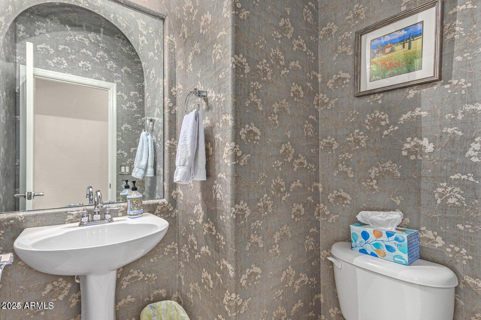 2325 West Mineral Road Phoenix, AZ 85041 - Photo 17 of 37 Bathroom