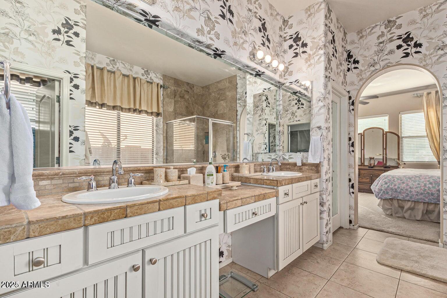 2325 West Mineral Road Phoenix, AZ 85041 - Photo 22 of 37 Primary Bathroom