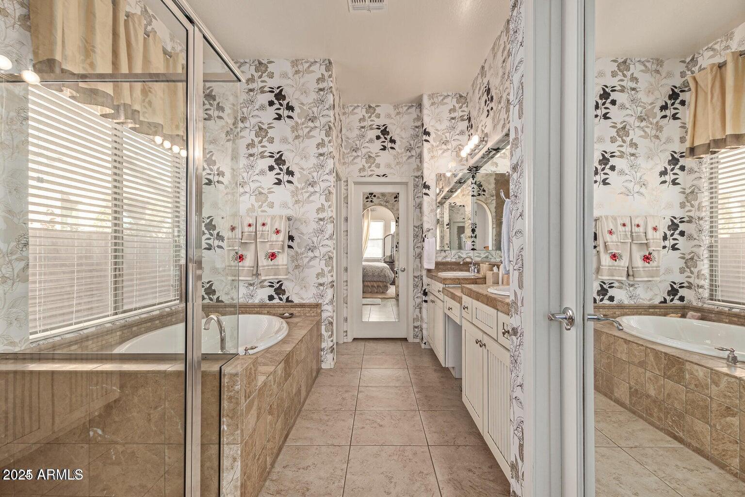 2325 West Mineral Road Phoenix, AZ 85041 - Photo 24 of 37 Primary Bathroom