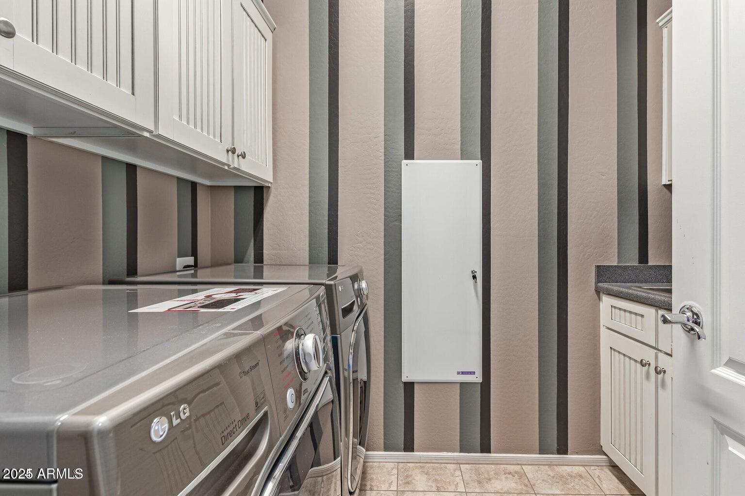 2325 West Mineral Road Phoenix, AZ 85041 - Photo 32 of 37 Laundry Room