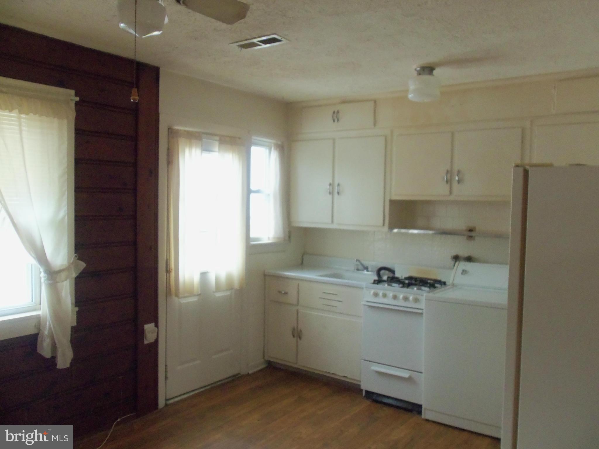 406 Meadow Road Baltimore, MD 21206 - Photo 8 of 17 Kitchen