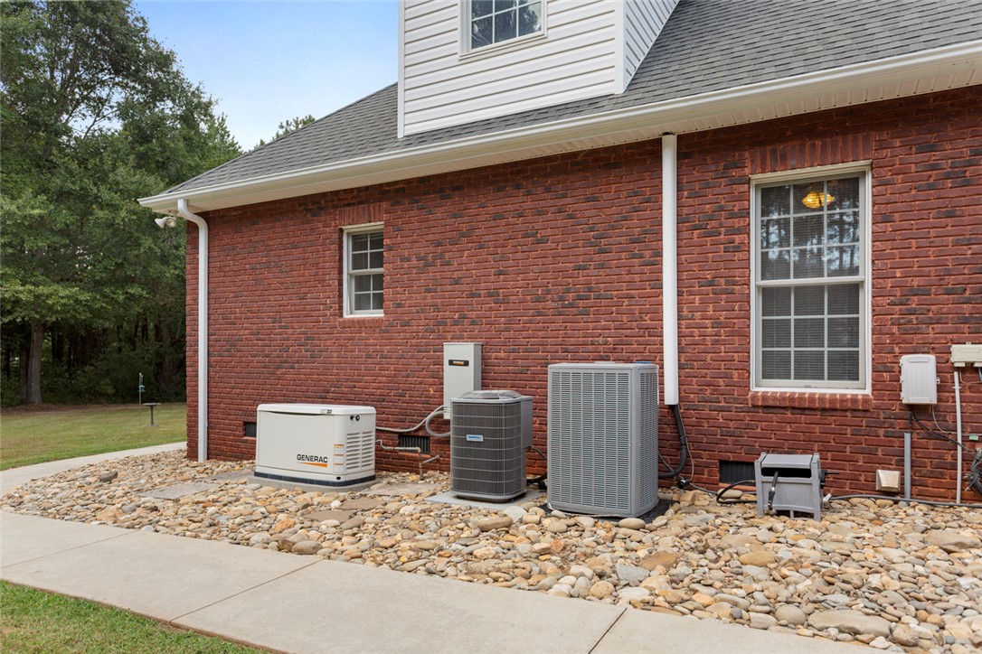 1421 Stringer Road Belton, SC 29627 - Photo 7 of 44