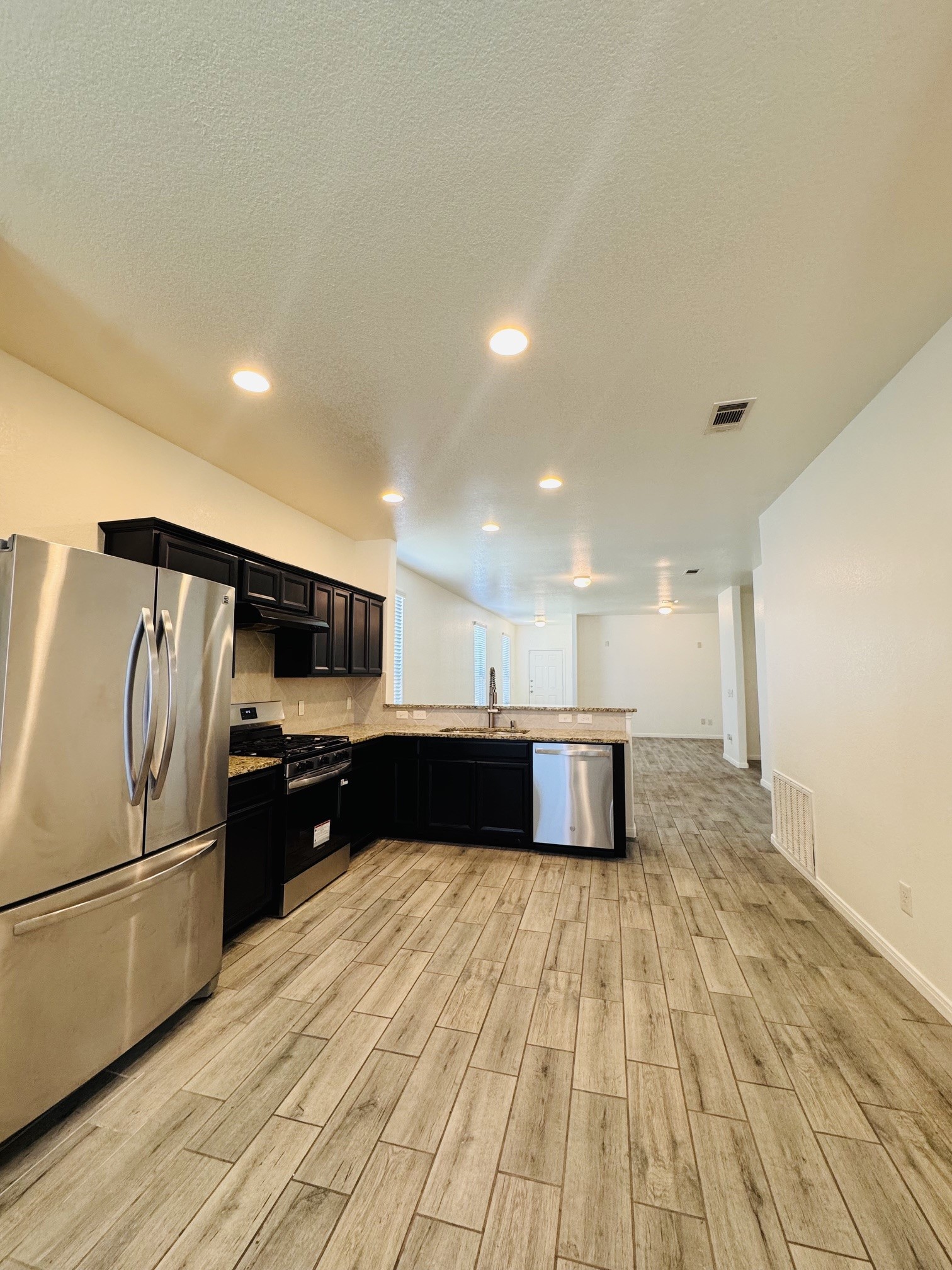 12318 Skyview Rise Court Houston, TX 77047 - Photo 9 of 27