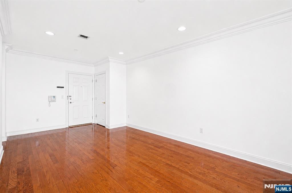 180 Edgewater Road Cliffside Park, NJ 07010 - Photo 4 of 17