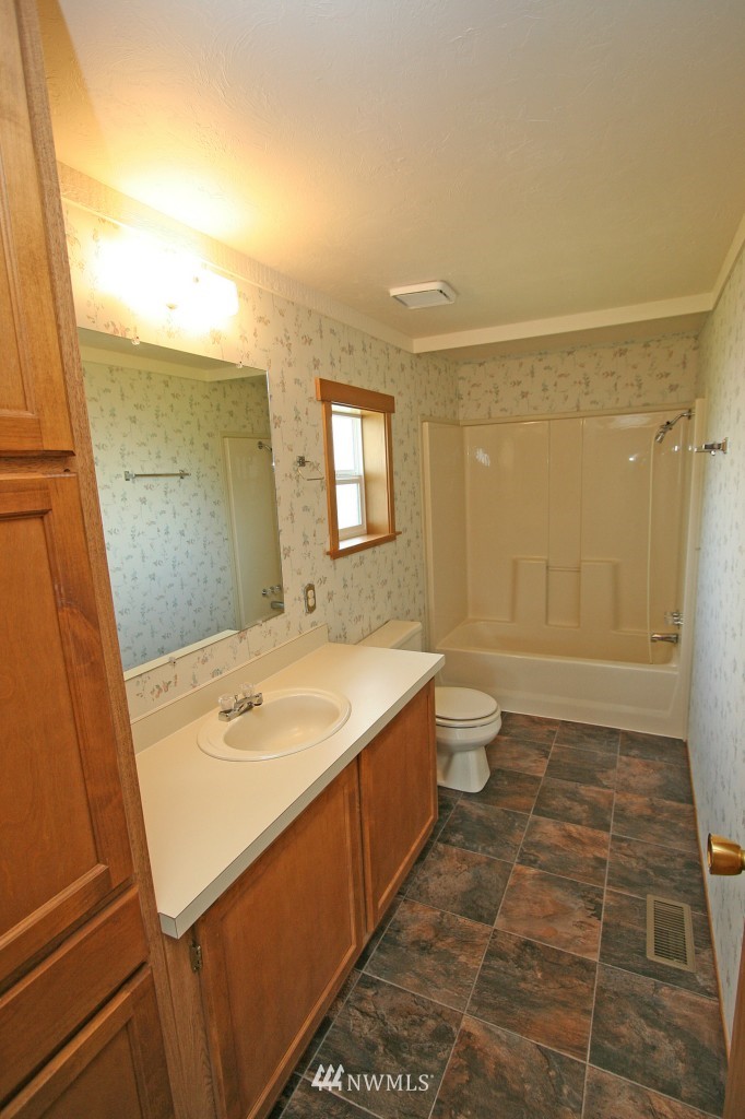 1245 Bradley Road, Unit 20 Lynden, WA 98264 - Photo 16 of 25 Gallery Image 16