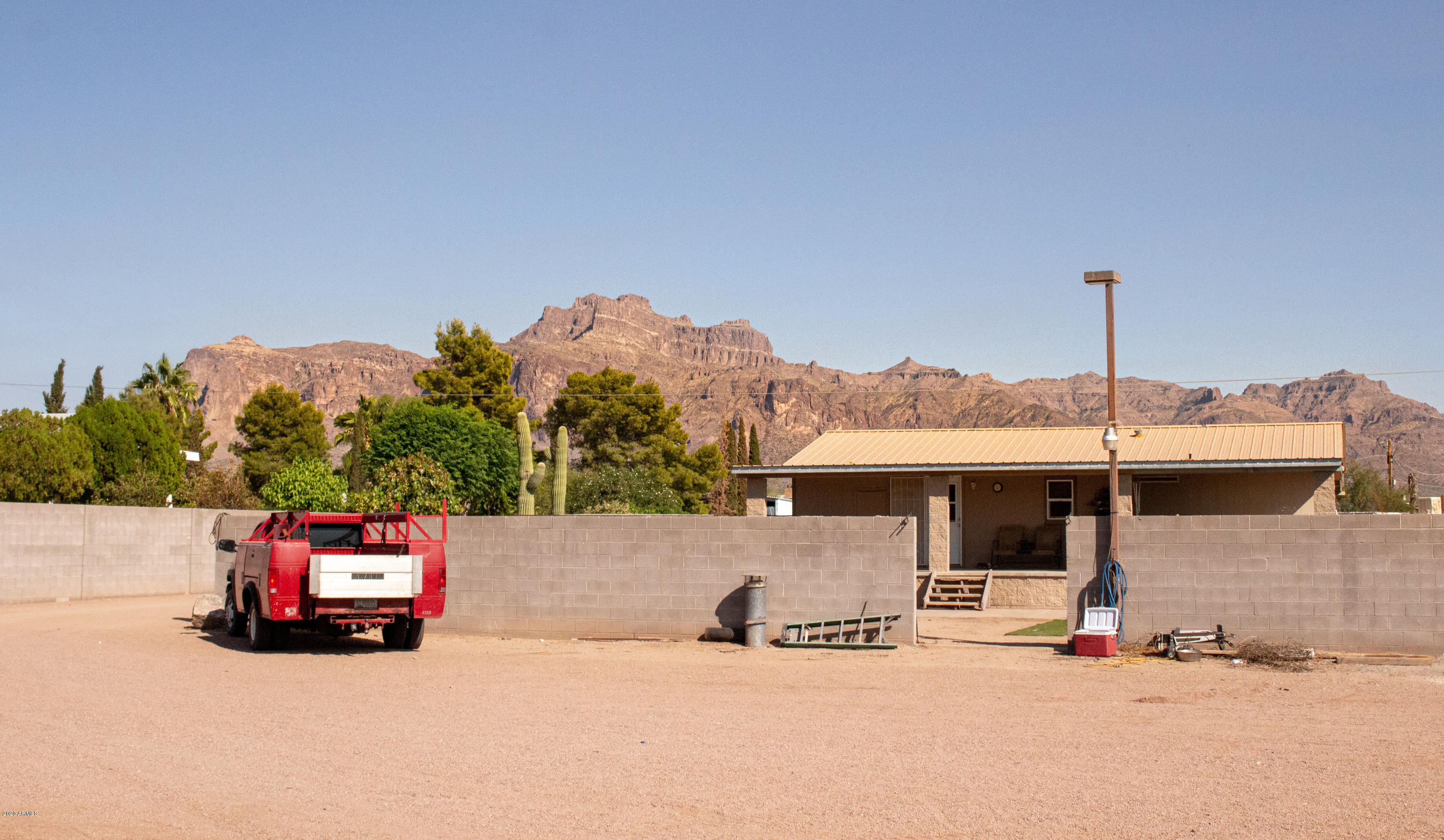 208 North Wickiup Road Apache Junction, AZ 85119 - Photo 27 of 34 Backyard