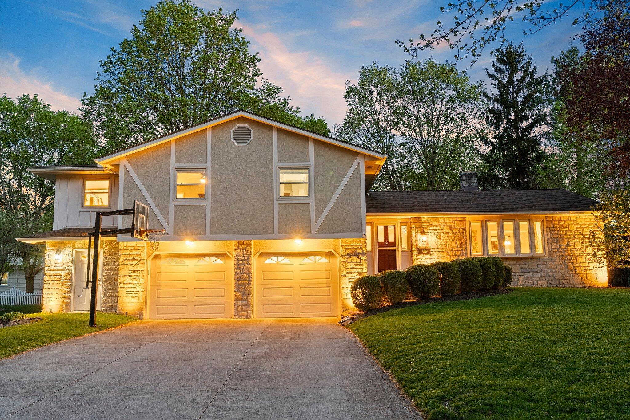 Located in the desirable Greensview area neighborhood and just around the corner from Greensview elementary and playground and Sunny 95 barn!
