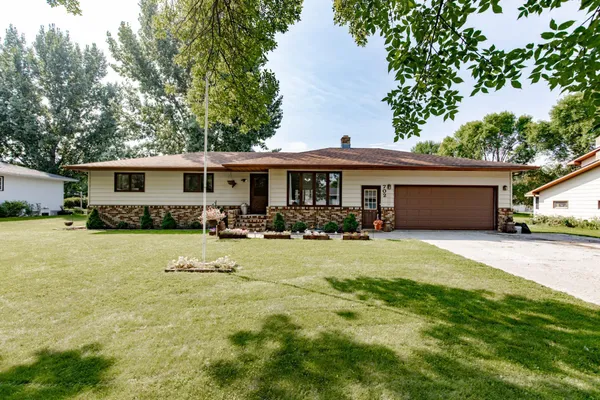 $265,000 | 702 7th Avenue Southeast, Barnesville, MN 56514