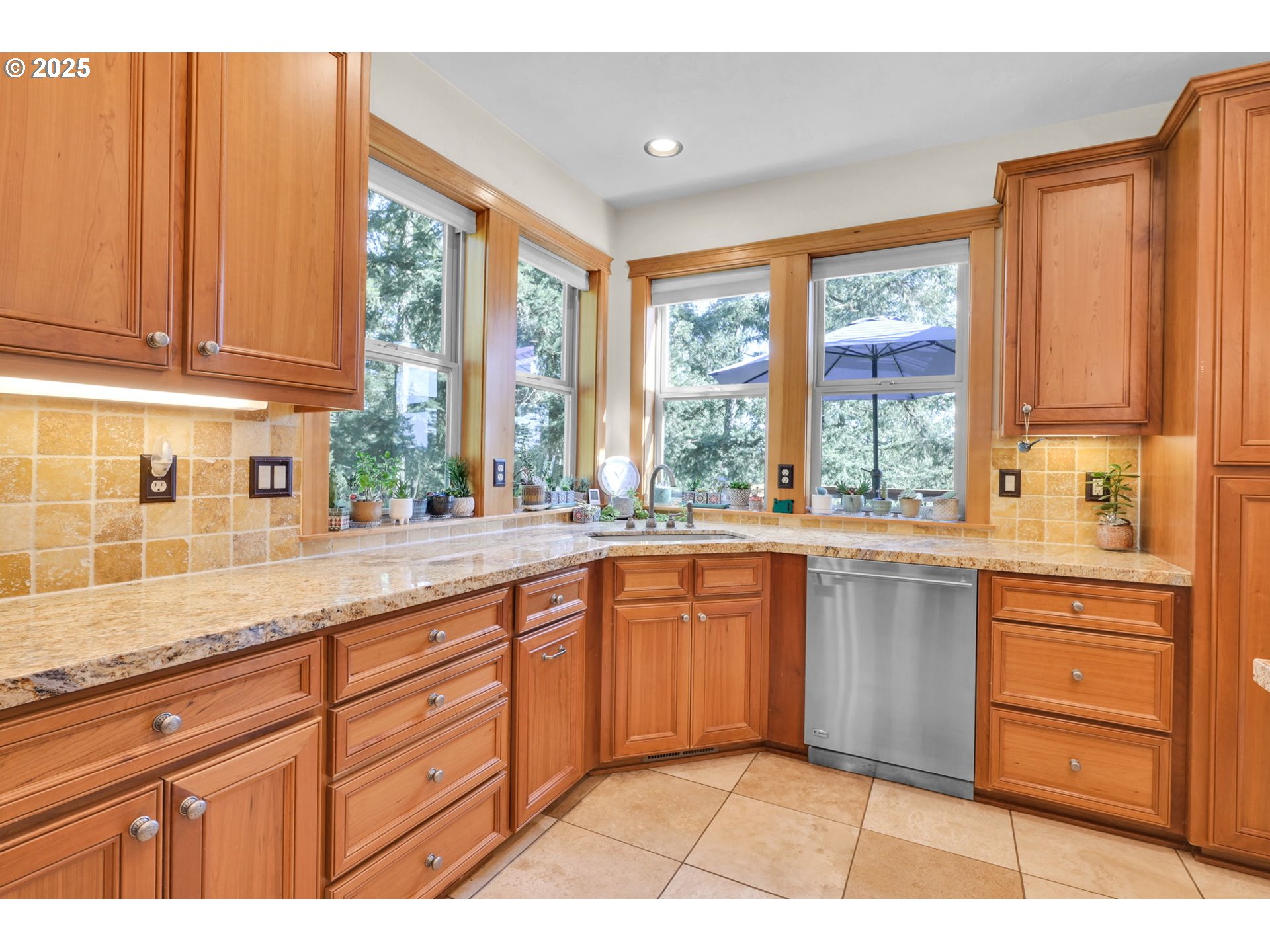 27911 Lady Slipper Loop Eugene, OR 97405 - Photo 14 of 48