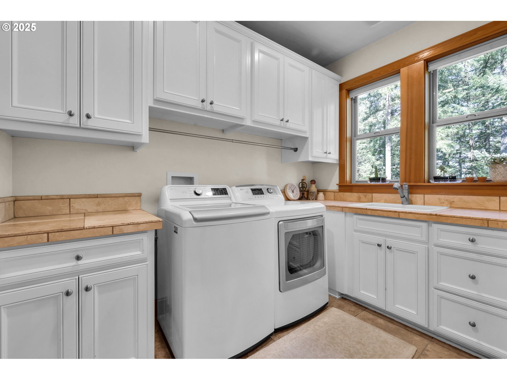 27911 Lady Slipper Loop Eugene, OR 97405 - Photo 18 of 48