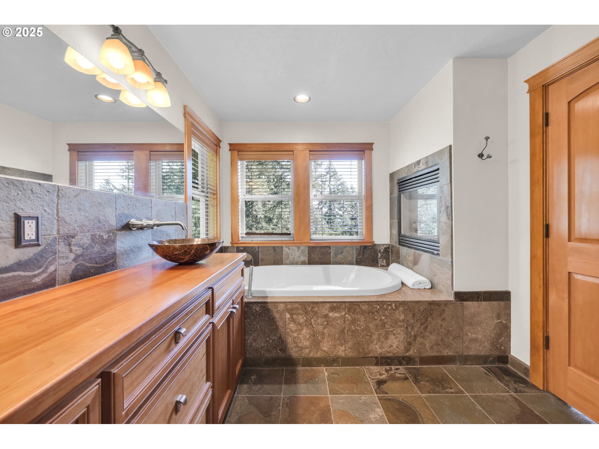 27911 Lady Slipper Loop Eugene, OR 97405 - Photo 33 of 48