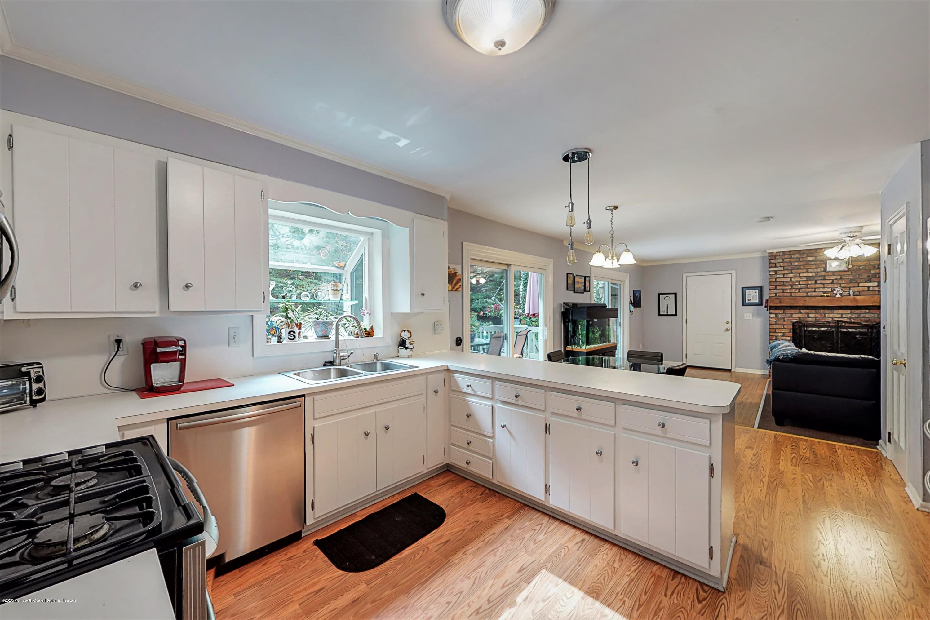 24 Borden Road Middletown, NJ 07748 - Photo 5 of 60 Kitchen 3